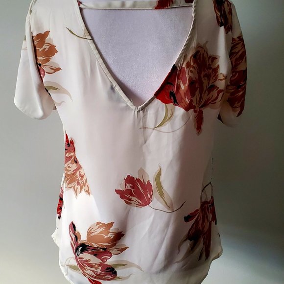 Super Pretty Large Floral Print Blouse Top V Back Boxy s/s Spring Office Siren - Picture 5 of 7